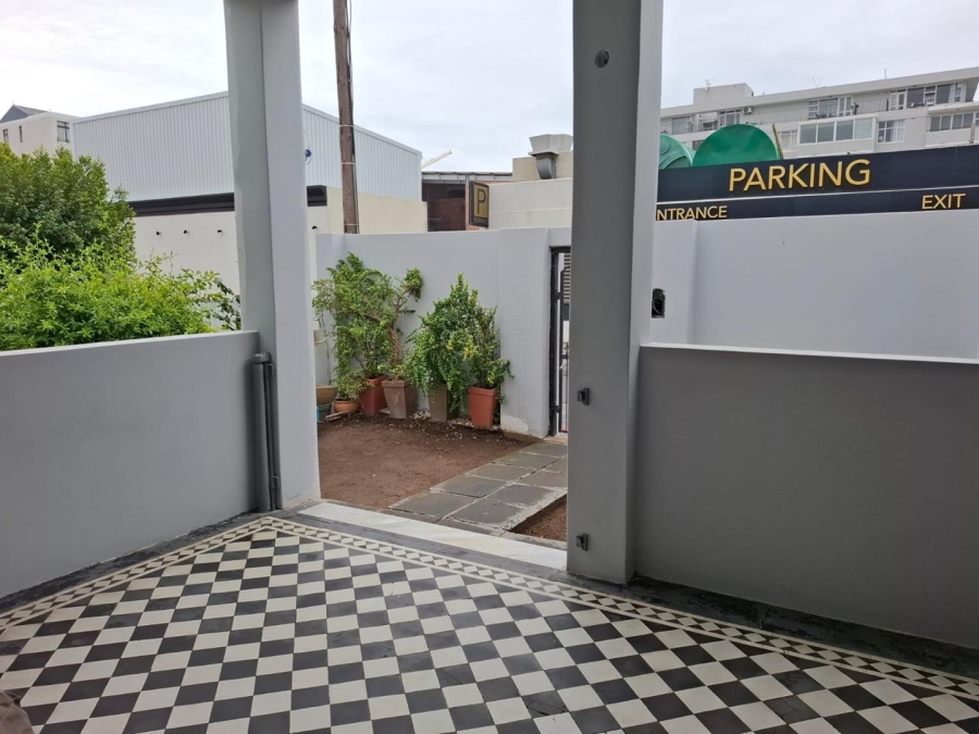 3 Bedroom Property for Sale in Sea Point Western Cape
